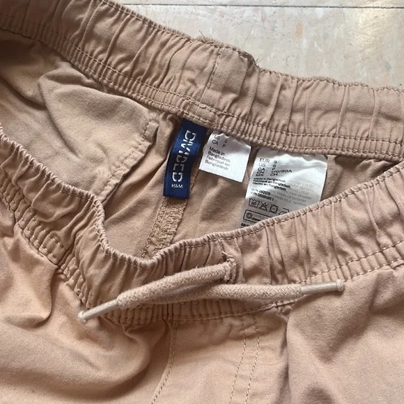 H&M khaki shorts - Picture 2 of 3